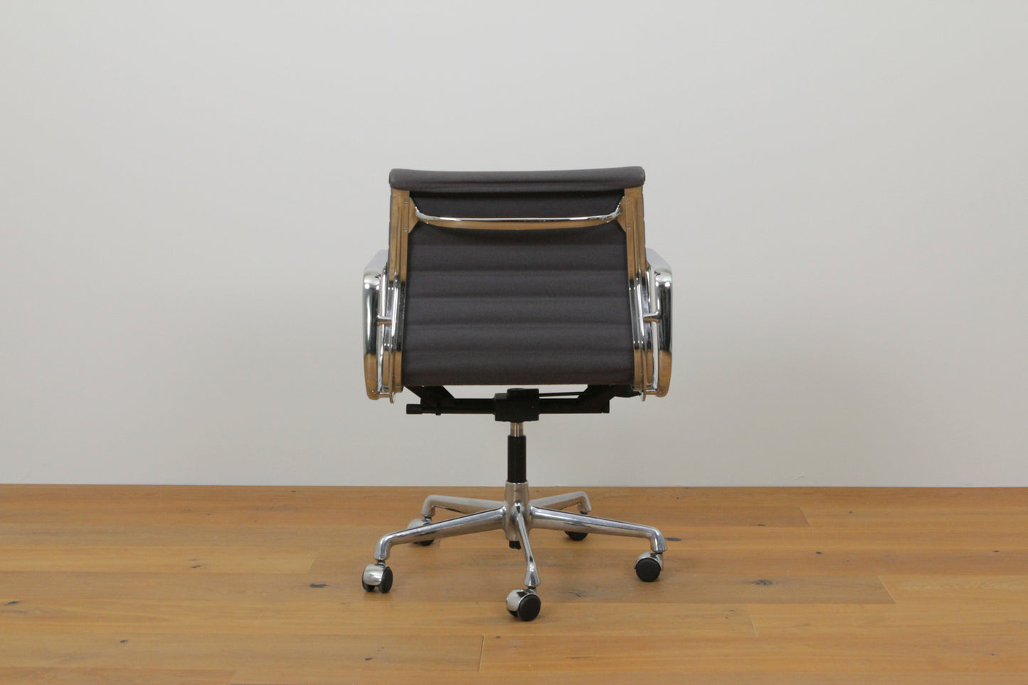 Aluminium Chair EA117 #1055