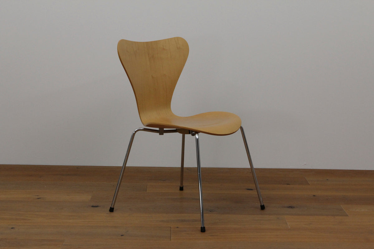 Stapelstuhl Serie 7 von Arne Jacobsen #1060