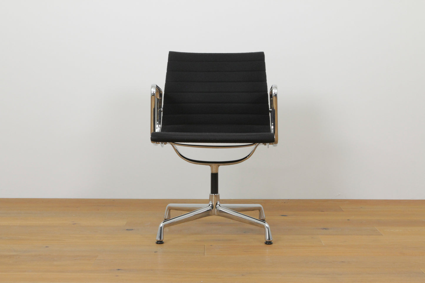 Aluminium Chair EA104 #1053