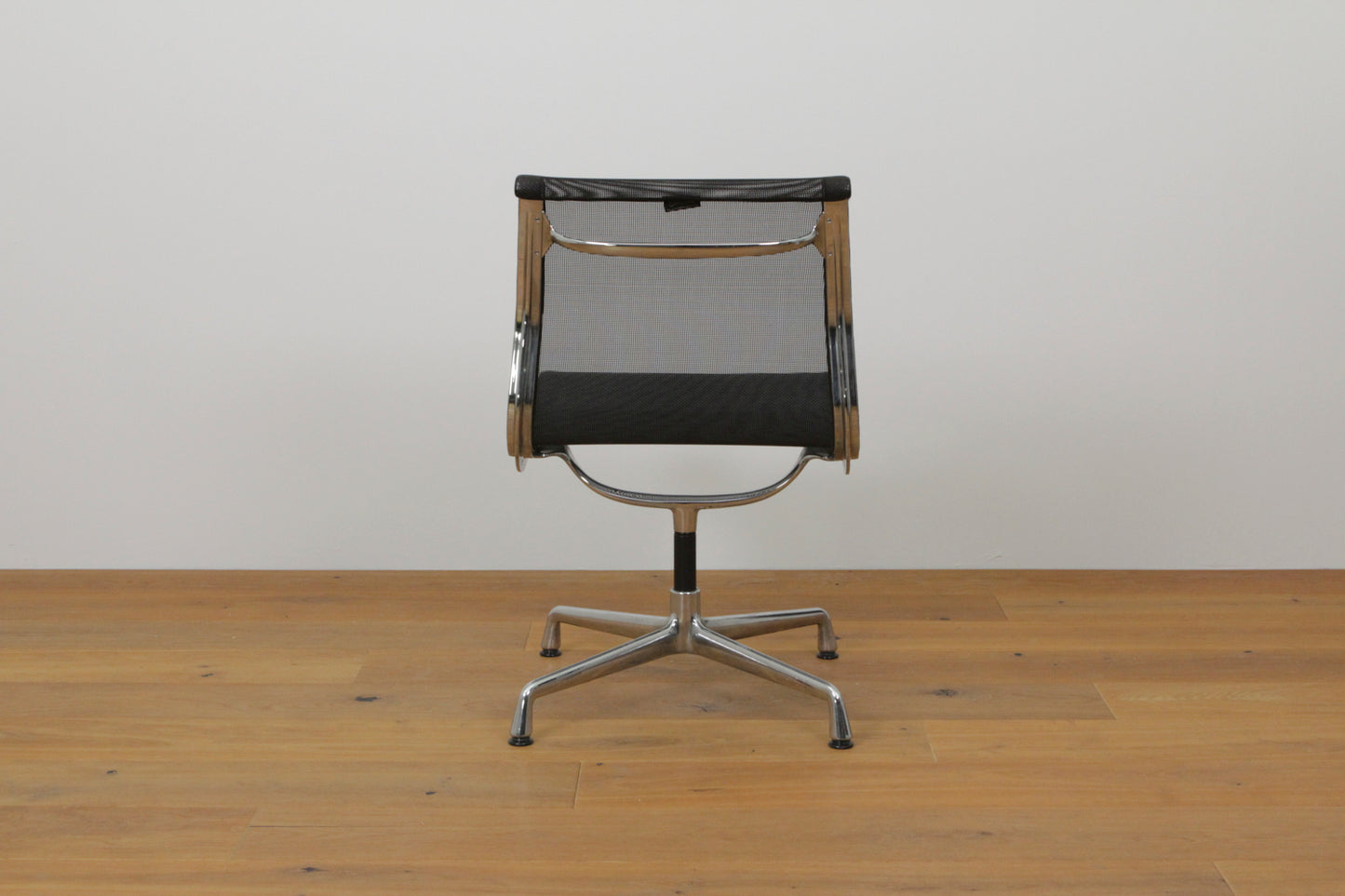 Aluminium Chair EA104 #1054